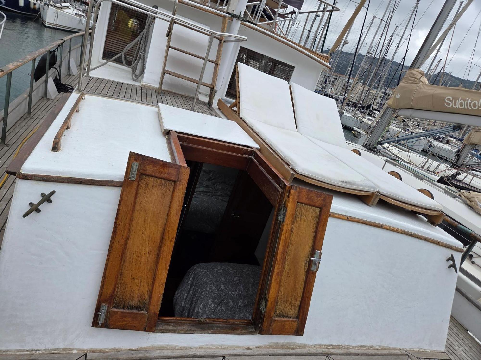 Bateau-hôtel Bateau De Legende *